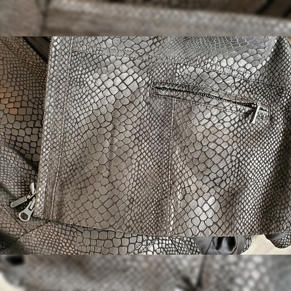 Genuine Leather (Python Print) Short-Collar Jacket - Picture 5 of 7